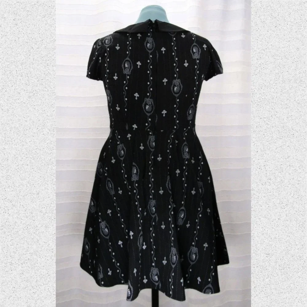 Hell Bunny Collared Gemma Mini Dress in Black Pinstripe Skull Cameo - M - Picture 4 of 10